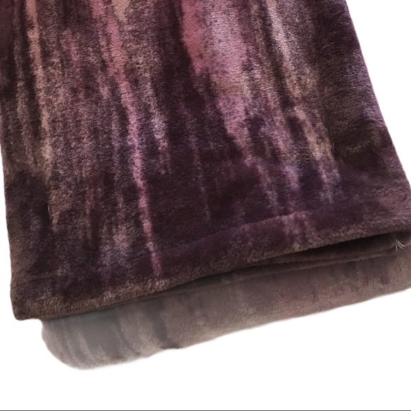 Purple throw blanket, Oversized Luxury 50x70in - Picture 5 of 6